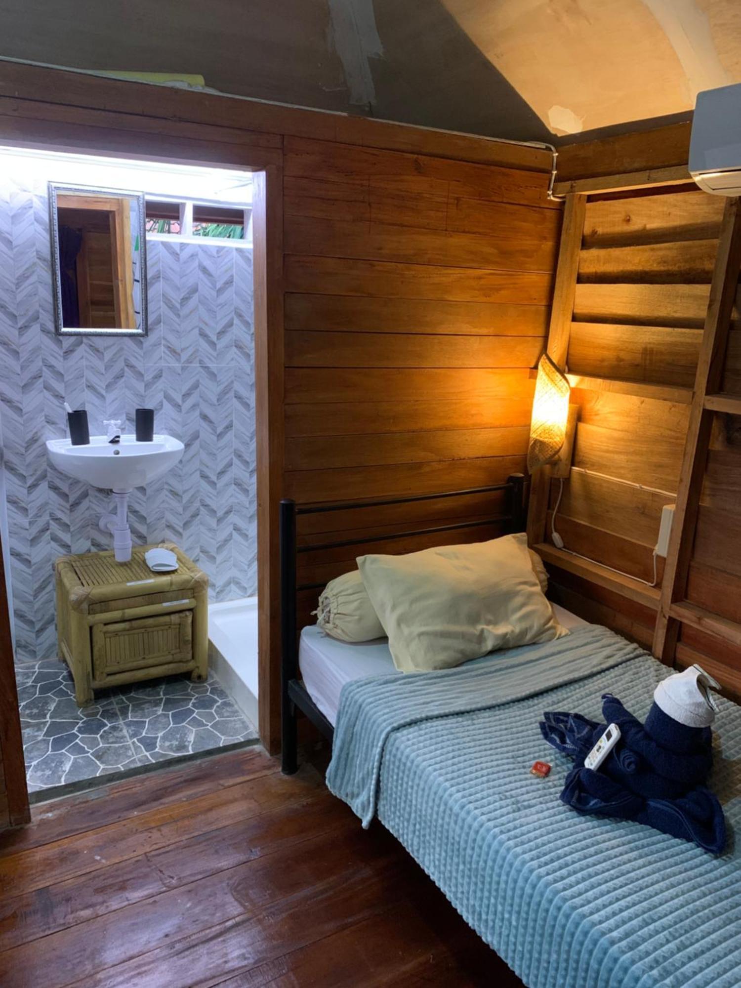 Gili Davidoff Upstairs Budget And Deluxe Gili Trawangan Exterior foto